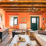 Traditional Venetian Stone House Ágios Matthaíos