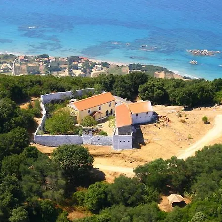 Traditional Venetian Stone House בית נופש Ágios Matthaíos